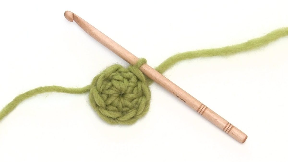 How to crochet a magic circle loop