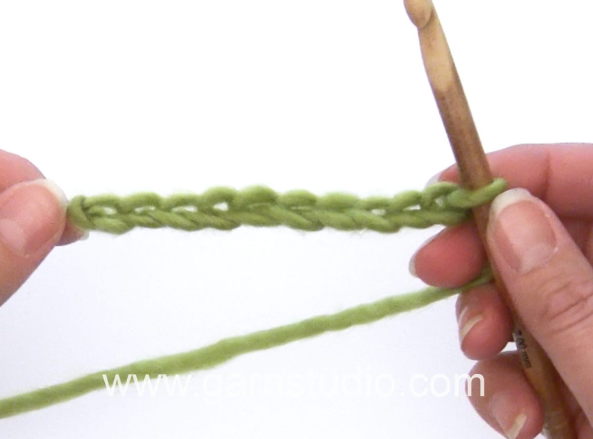 How to crochet a chain stitch (ch)