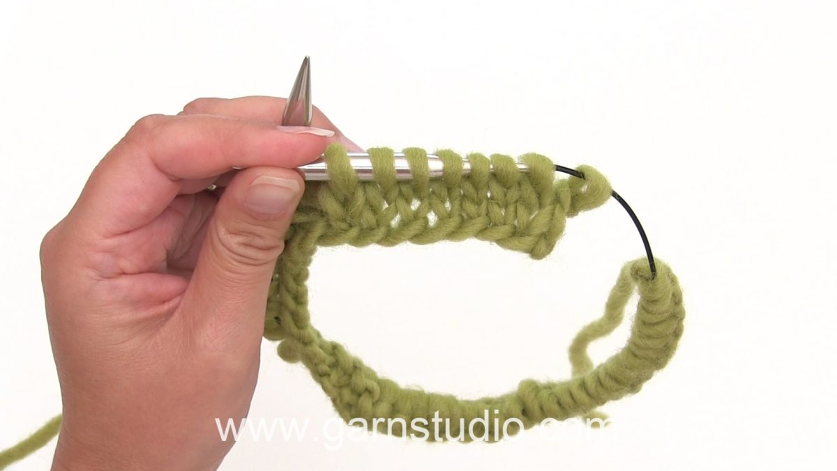 How to knit stockinette stitch back and forth on a circular needle