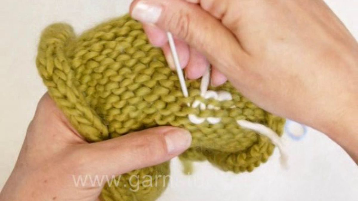 How to weave in tails in stocking stitch