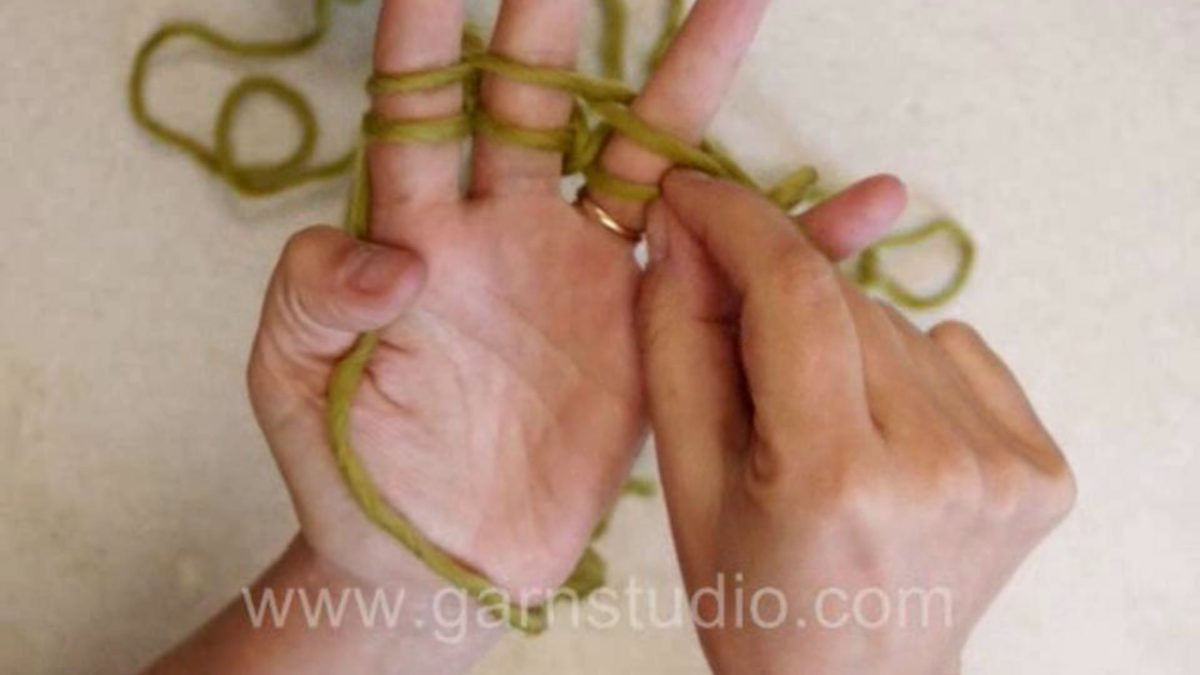 How to do finger knitting