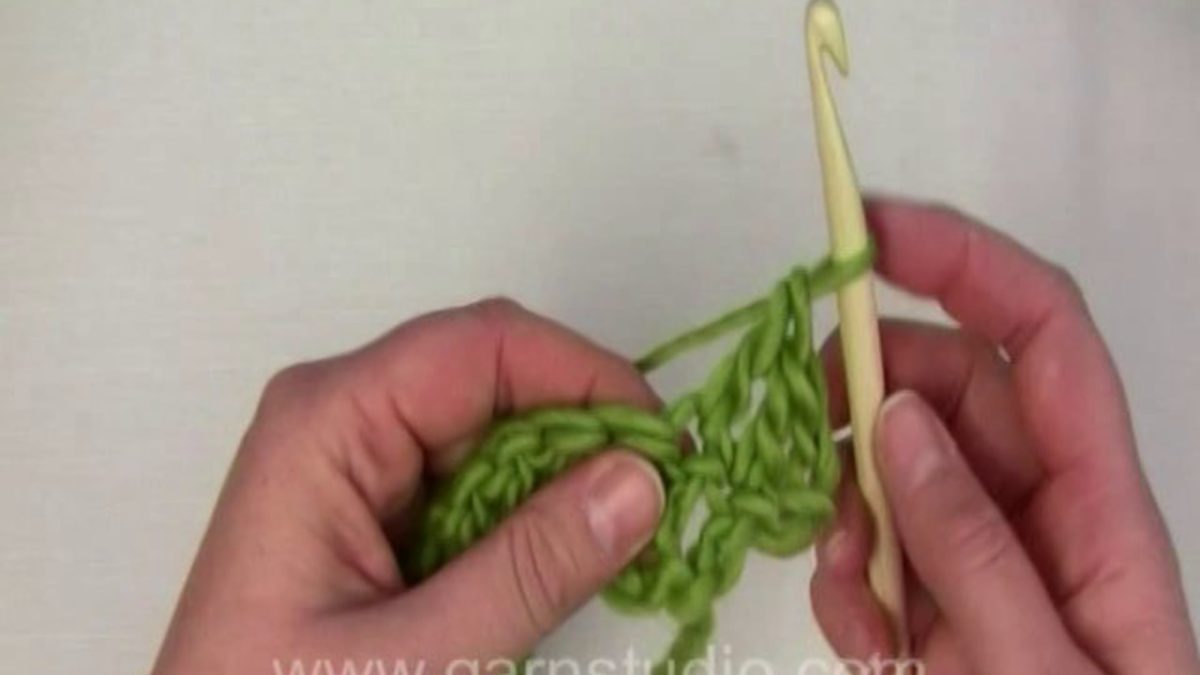 How to crochet a zigzag pattern