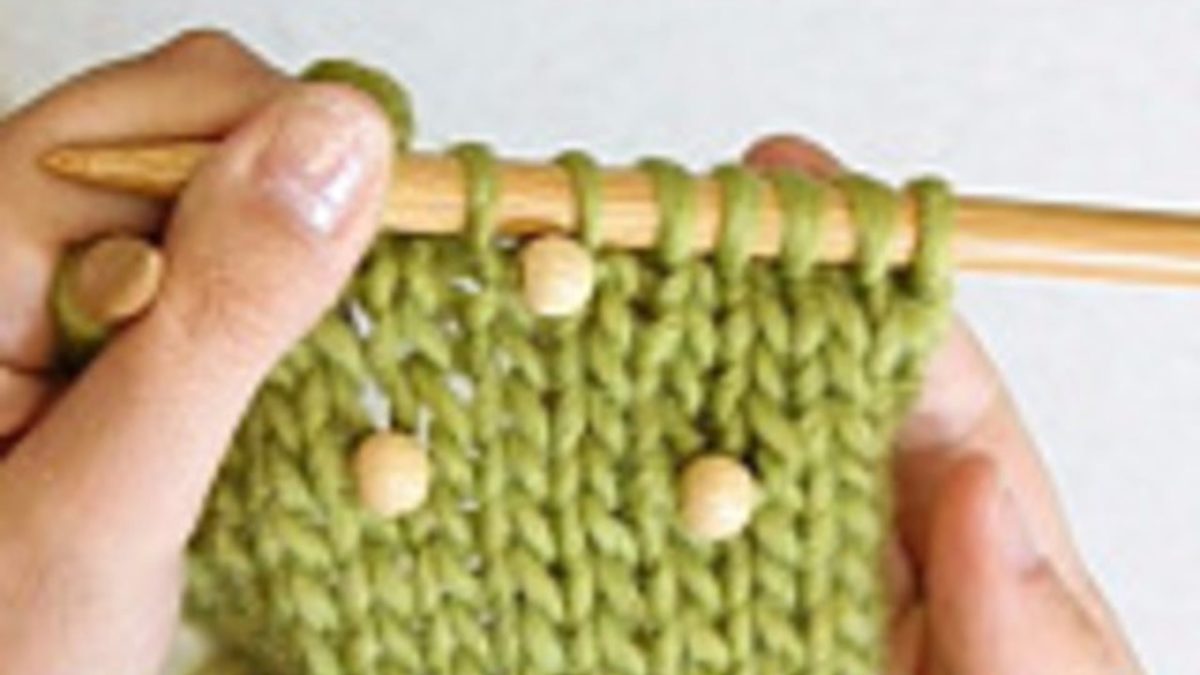 How to knit in multiple beads