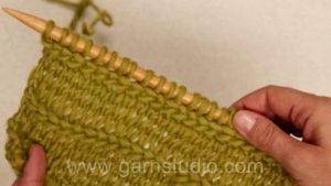 How to knit a horizontal solid coloured braid