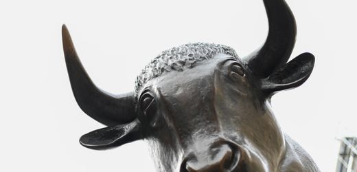 tesla-aktie-mit-kursrally,-deutsche-bank-aktie-mit-verlusten-an-der-borse