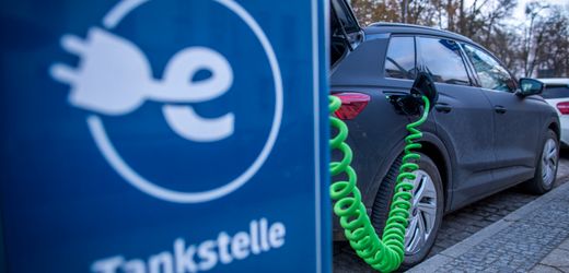 elektromobilitat:-autoindustrie-klagt-uber-unzureichende-anzahl-an-ladesaulen