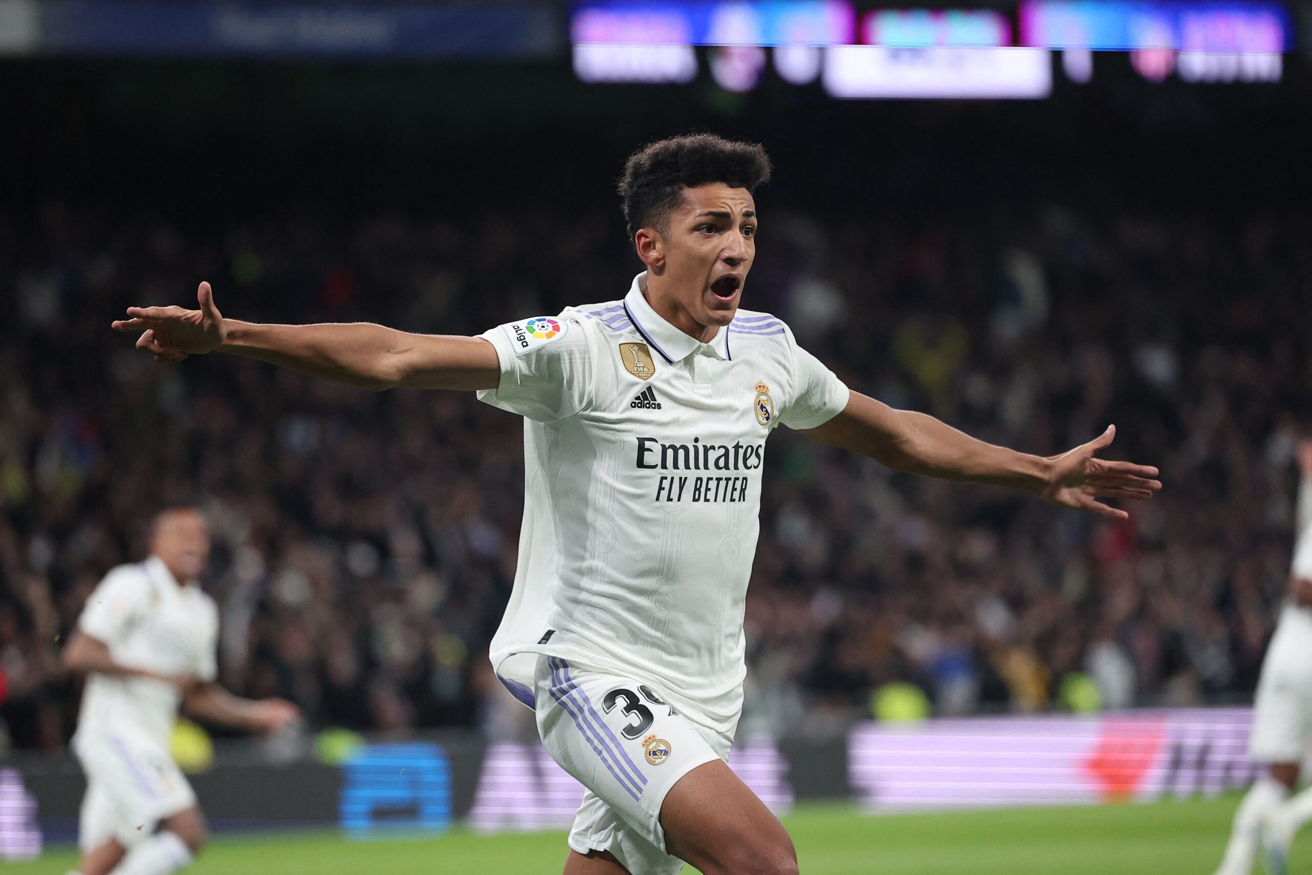 real-madrid-are-looking-to-cash-in-on-this-talented-forward:-should-los-blancos-let-him-go?