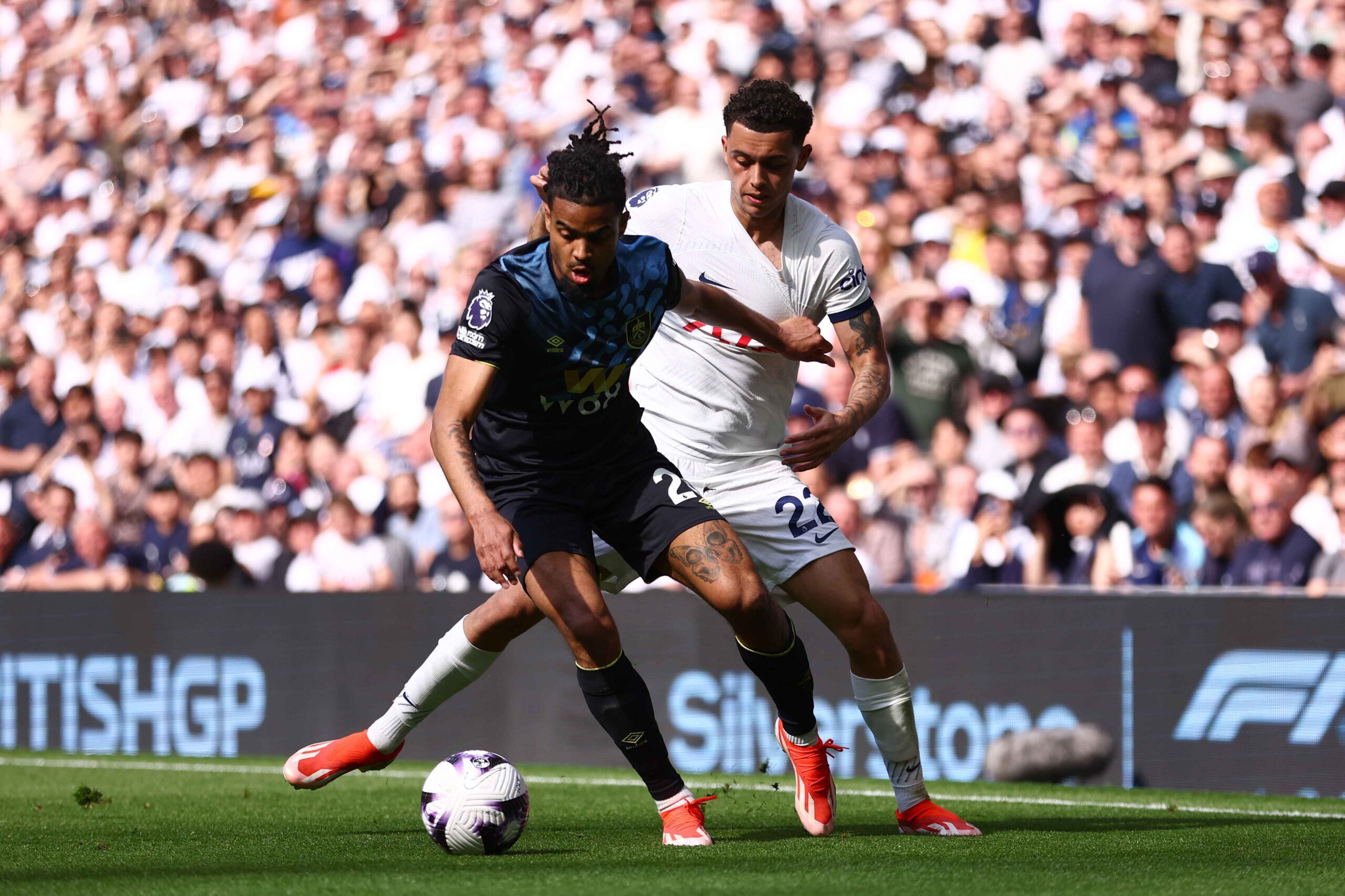 aston-villa-set-to-rival-as-roma-for-this-ligue-1-right-back:-what-will-he-bring-to-villa-park?