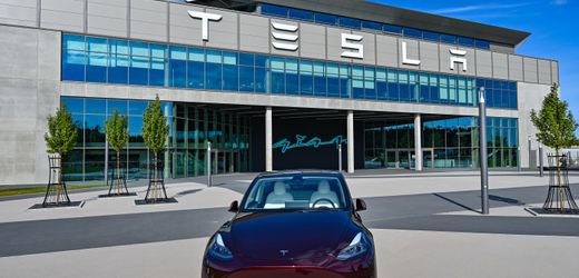 tesla:-elektroautobauer-halt-an-ausbau-in-grunheide-fest,-lasst-aber-zeitplan-offen
