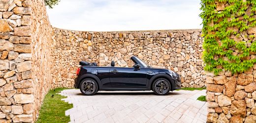 (m+)-mini-cooper-se-cabrio-im-test:-1-aus-999-–-der-hauptgewinn-in-der-freiluftlotterie