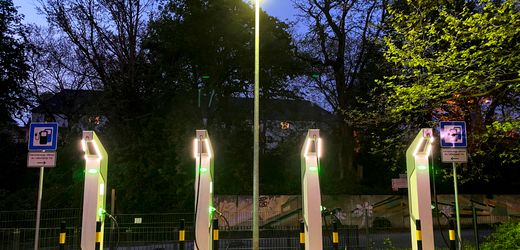 absatzflaute-bei-e-autos:-bundesrat-will-kaufpramie-fur-e-autos-zuruck