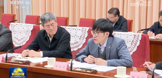 (m+)-deepseek:-wer-hinter-der-ki-wunderfirma-aus-china-steckt,-die-die-techaktien-zum-einsturz-bringt