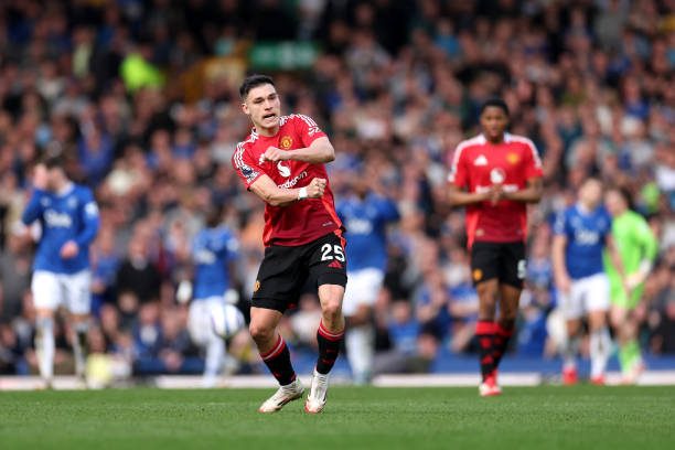 fernandes-gets-8.5,-hojlund-with-5-|-manchester-united-players-rated-in-their-draw-against-everton