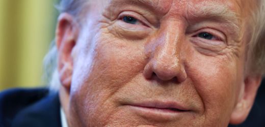 $trump:-donald-trumps-kryptoprojekt-verdient-350-millionen-dollar-durch-memecoin-verkaufe