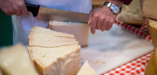 zolle-von-donald-trump:-champagner-und-parmesan-konnten-in-den-usa-unbezahlbar-werden