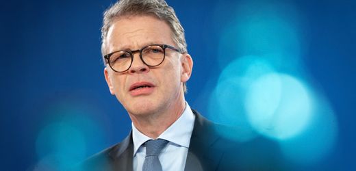 deutsche-bank-mit-grosumbau-im-vorstand:-christian-sewing-erhalt-neuen-vertrag