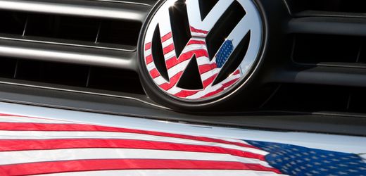 us-autozolle-in-kraft:-volkswagen-stoppt-auslieferung,-stellantis-unterbricht-produktion