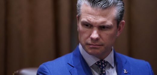pentagon:-pete-hegseth-kundigt-it-vertrage-im-wert-von-5,1-milliarden-dollar-auf