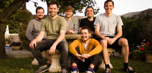 (m+)-komoot:-verkauf-der-wander-app-bringt-grundern-millionen,-angestellten-arbeitslosigkeit