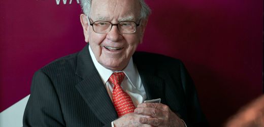 berkshire-hathaway-aktie:-warren-buffett-zieht-sich-mit-94-jahren-doch-zuruck