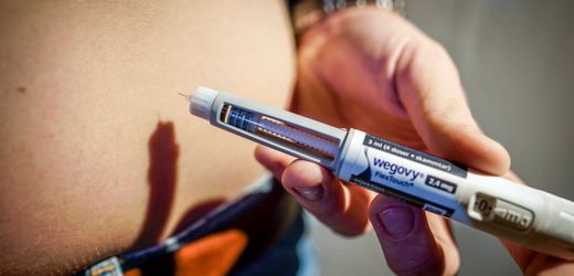 novo-nordisk-aktie-mit-kursrallye:-wegovy-abnehmspritzen-hersteller-senkt-jahresziel