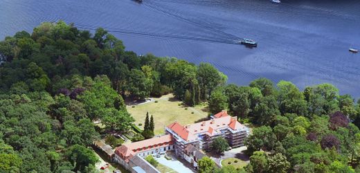 (m+)-adler-group:-familie-von-cevdet-caner-droht-verlust-einer-luxusvilla