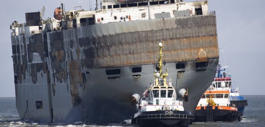 brennende-autofrachter:-warum-e-autos-keine-schiffeversenker-sind