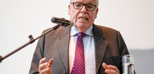 hamburger-sv:-kuhne-verkauft-anteile-und-sichert-volksparkstadion