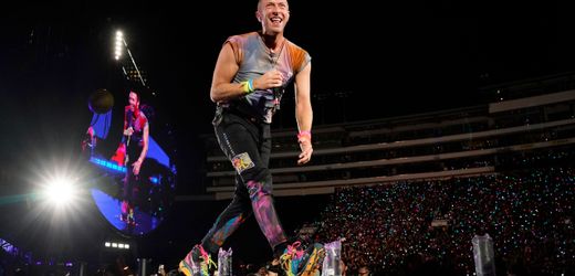 andy-byron:-astronomer-ceo-tritt-nach-kiss-cam-eklat-zuruck