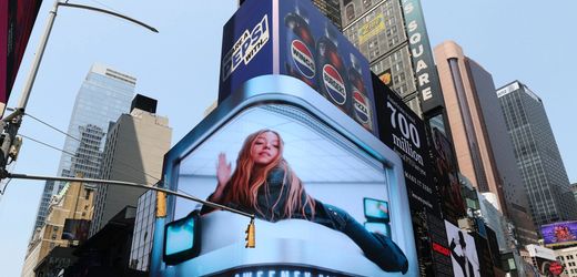 american-eagle:-aktie-springt-nach-umstrittener-werbekampagne-mit-sydney-sweeney