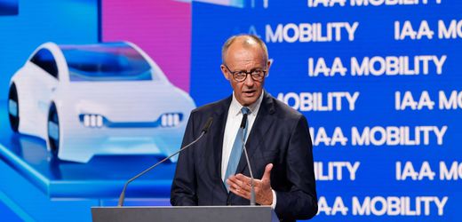 iaa-mobility:-friedrich-merz-und-autoindustrie-uben-kritik-am-verbrennerverbot