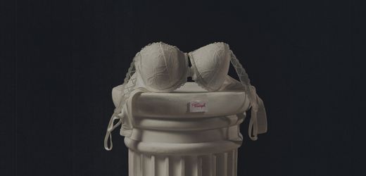 (m+)-triumph:-wasche-und-dessous-ikone-in-einer-dauerkrise