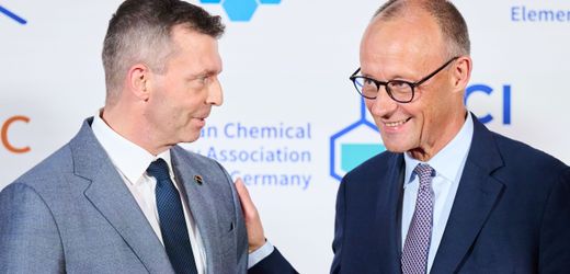 bundeskanzler-friedrich-merz-zu-standort-d:-„es-ist-eine-minute-nach-zwolf“