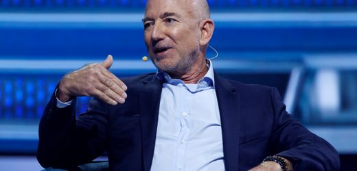 ki-neugrundung:-jeff-bezos-nimmt-wieder-auf-dem-chefsessel-platz