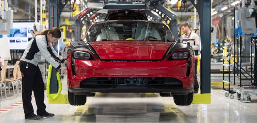 zukunftspaket:-porsche-plant-weitere-einsparungen-in-zuffenhausen-und-weissach