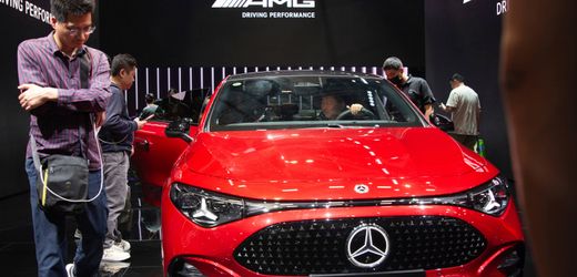 mercedes-gewinn-bricht-um-fast-die-halfte-ein