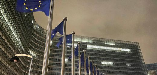 zollstreit:-europaische-union-setzt-handelsabkommen-mit-den-usa-aus