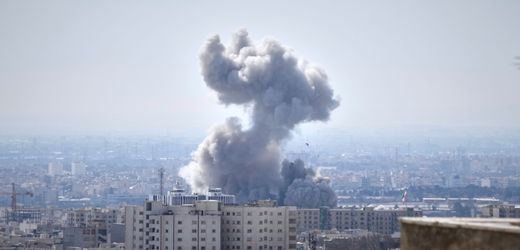 iran:-israel-setzt-angriff-auf-teheran-nach-tod-von-chamenei-fort,-strase-von-hormus-gesperrt