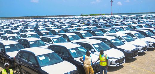 luxus-autos:-lamu-statt-dubai-–-tausende-fahrzeuge-auf-kenianischer-insel-gestrandet