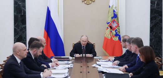 russland:-kreml-diktator-putin-erkennt-wirtschaftliche-probleme-nach-vier-jahren-krieg