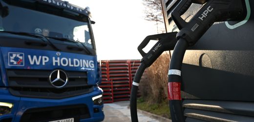 logistikbranche:-hohe-dieselpreise-verstarken-ruf-nach-mehr-e-lkw-ladesaulen