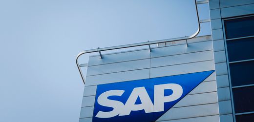 sap-aktie-seit-rekordhoch-halbiert:-kurssturz-und-“kurzfristige-schmerzen”