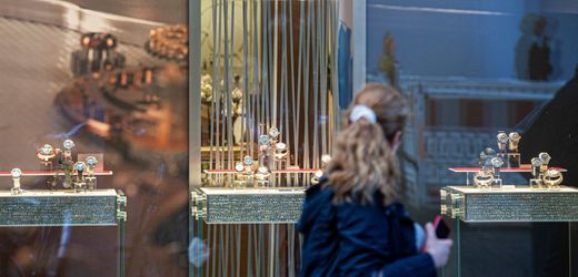 (m+)-swatch-group-und-co.:-„watches-and-wonders“-–-weltgroste-uhrenmesse-wird-zum-krisentreff