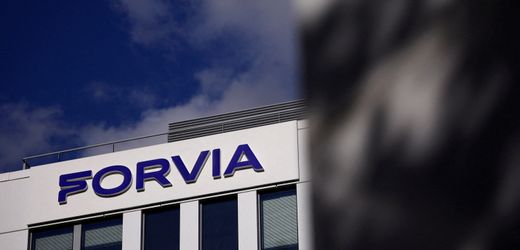 forvia:-kriselnder-autozuliefer-verkauft-geschaft-mit-autoinnenraumen-an-apollo-funds