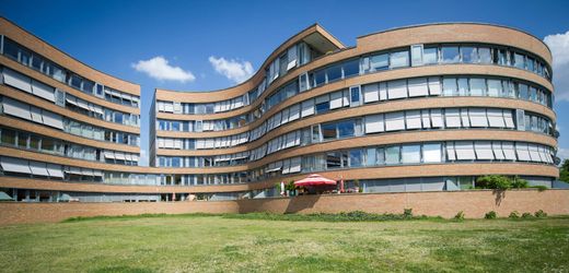 grosvermieter:-hochverschuldete-vonovia-bekommt-zinsanstieg-zu-spuren