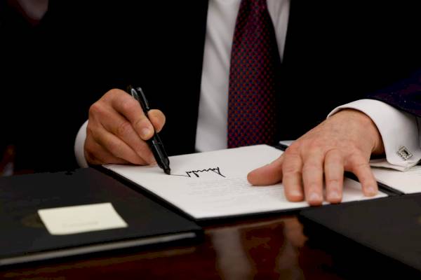 trump-administration-moves-to-eliminate-bureau-of-prisons-union-–-forbes