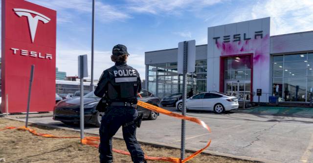 tesla-vandalism-surges-in-canada-as-trump-and-musk-face-backlash-–-the-new-york-times