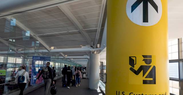 how-worried-should-green-card-and-visa-holders-be-about-trump’s-deportations?-–-vox.com