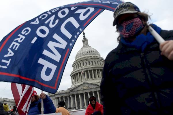 appeals-court-allows-trump’s-removal-of-independent-agency-leaders-for-now-–-the-washington-post