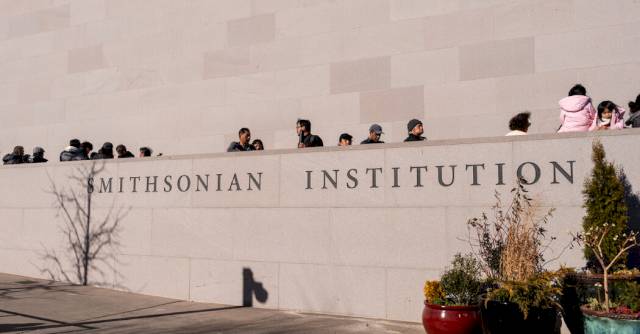 trump-orders-smithsonian-to-promote-‘american-greatness’-in-executive-order-–-the-new-york-times